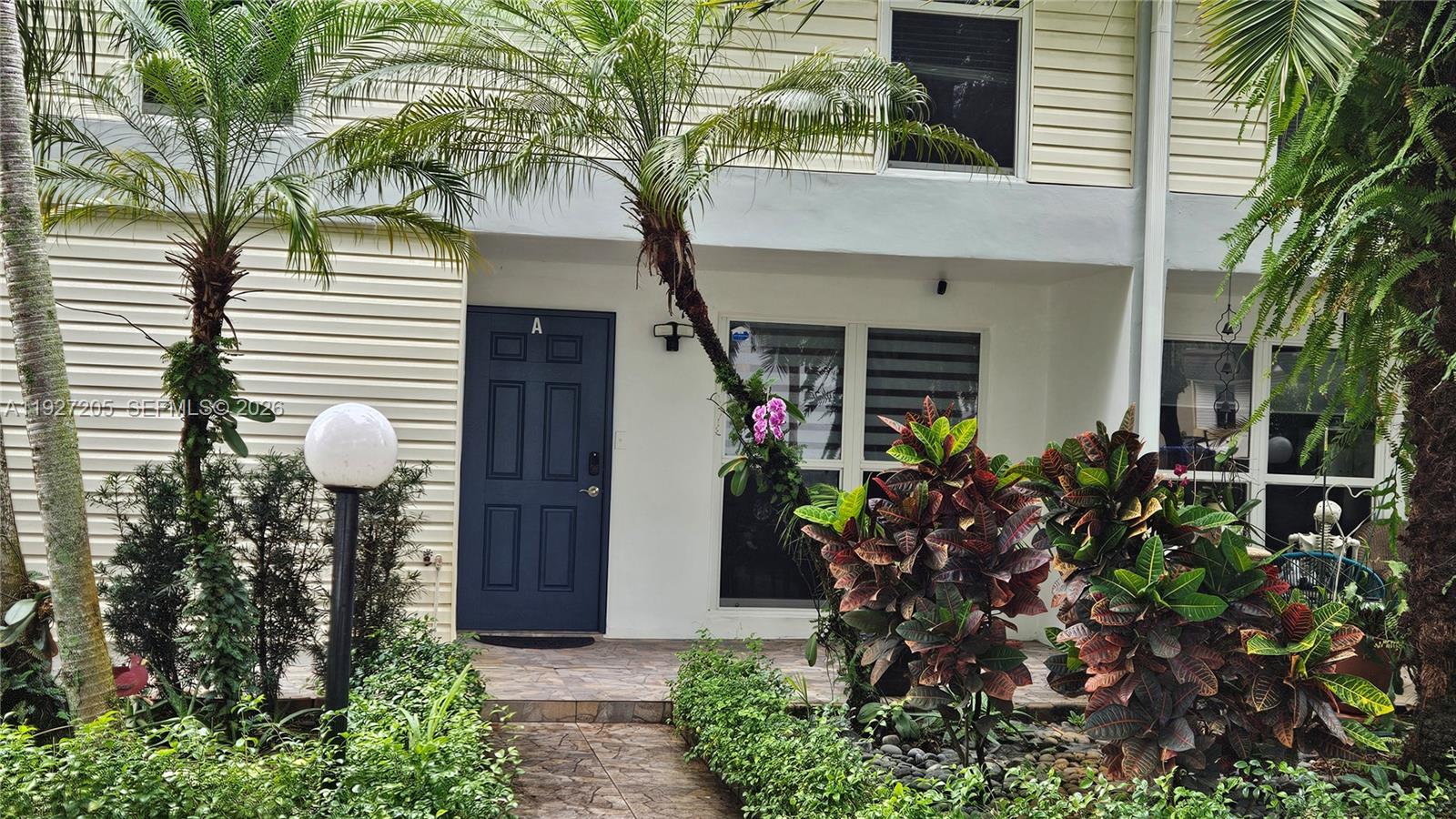 HOLLYWOOD GARDENS CONDOMI - Residential