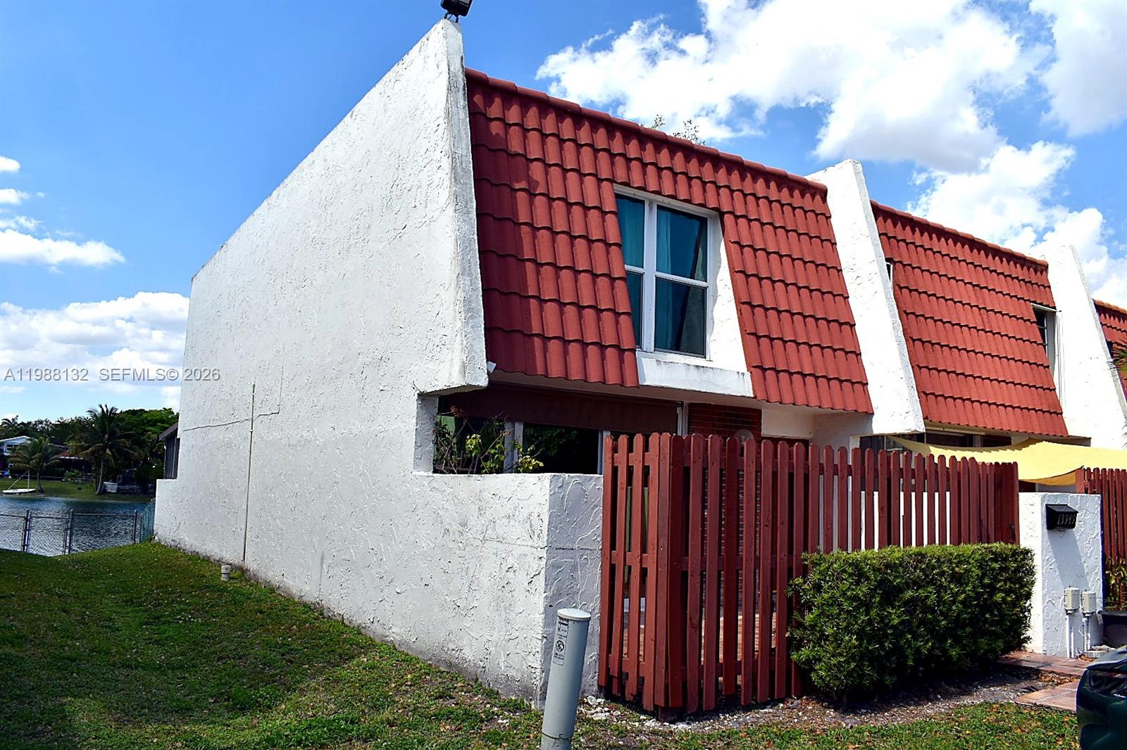 LAKE LAURA CONDO NO 2 - Residential