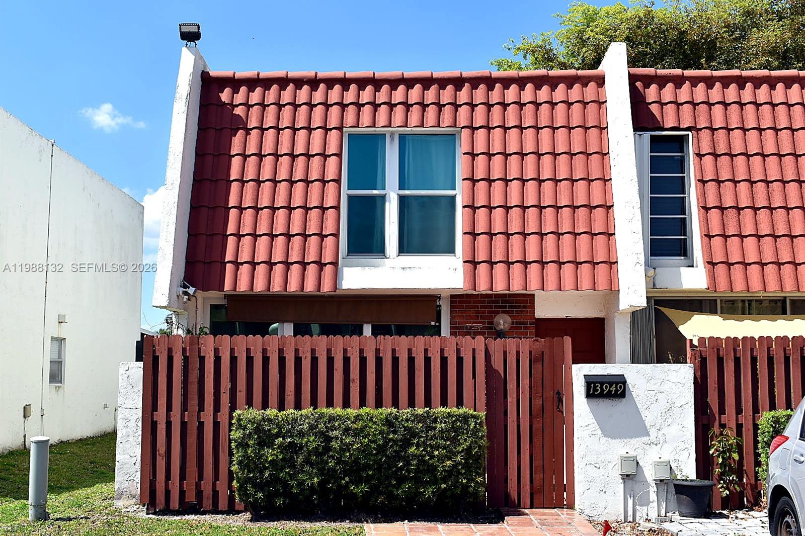 LAKE LAURA CONDO NO 2 - Residential