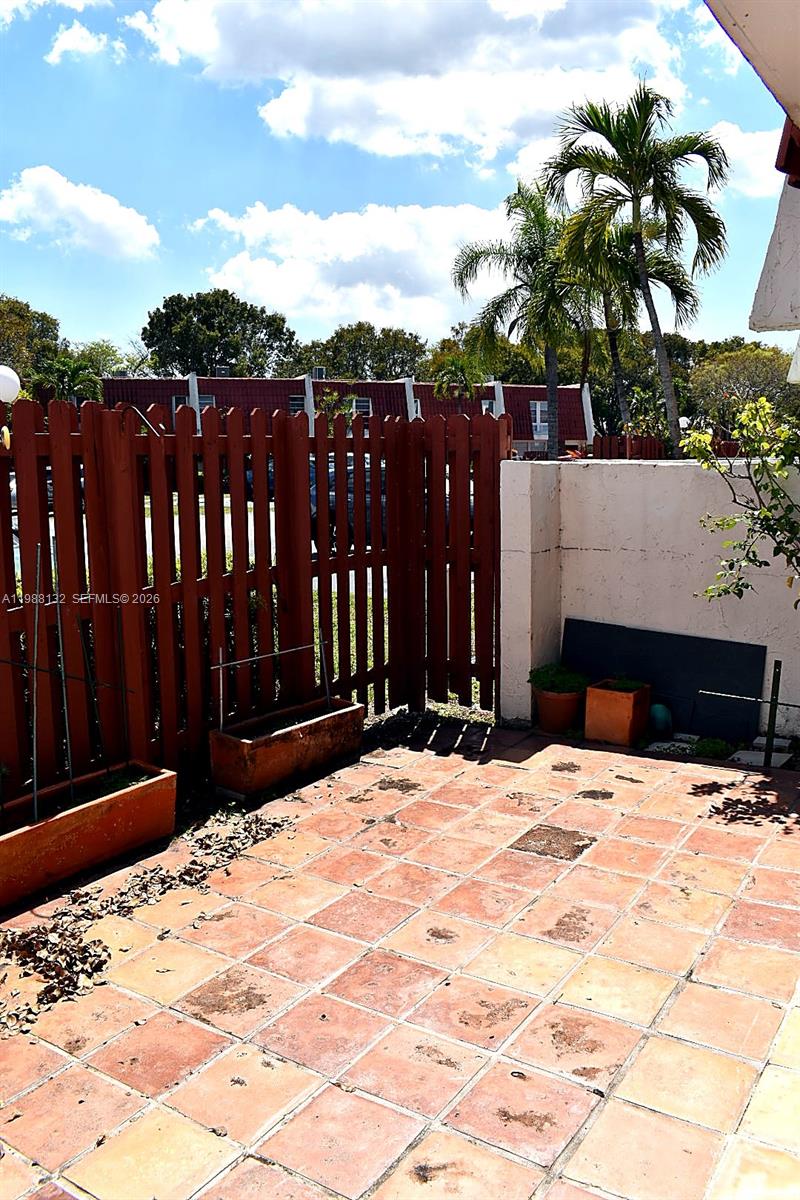 LAKE LAURA CONDO NO 2 - Residential