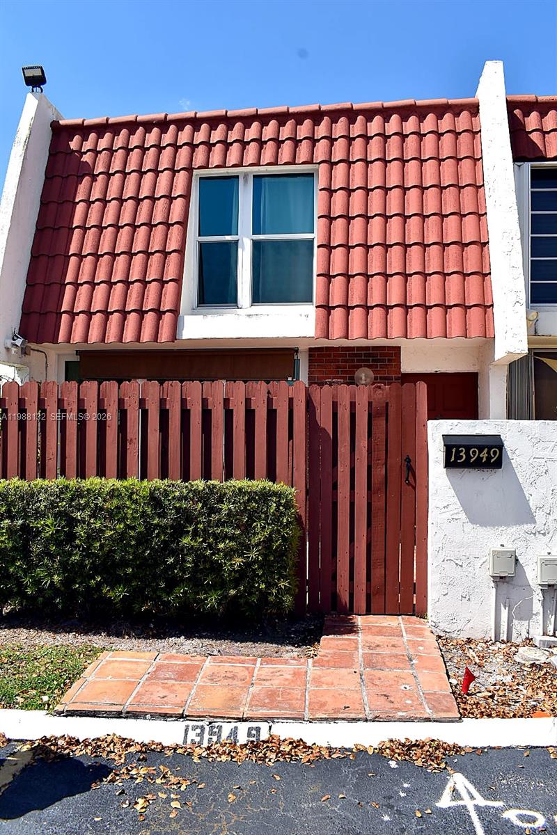 LAKE LAURA CONDO NO 2 - Residential