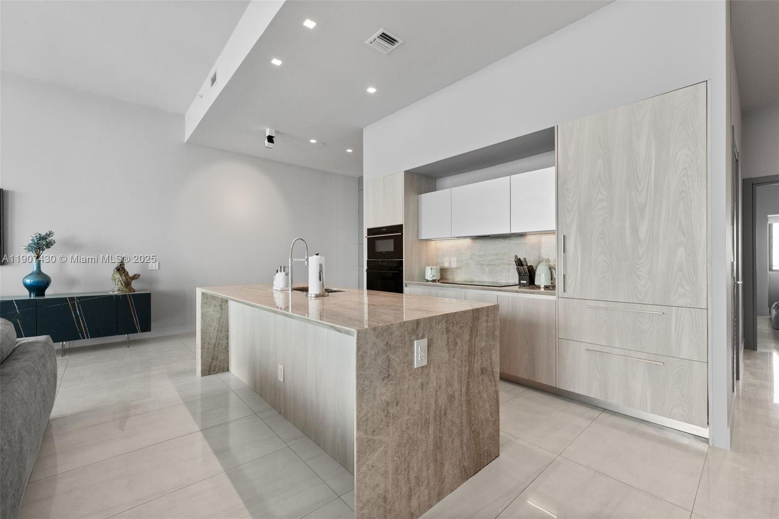 GRAN PARAISO CONDO - Residential Lease