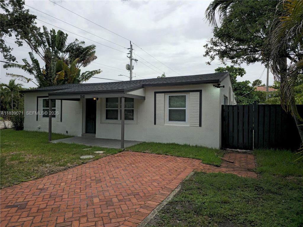 Photo of 1141 SW 8th Ter, Fort Lauderdale, FL 33315 (MLS # A11839071)