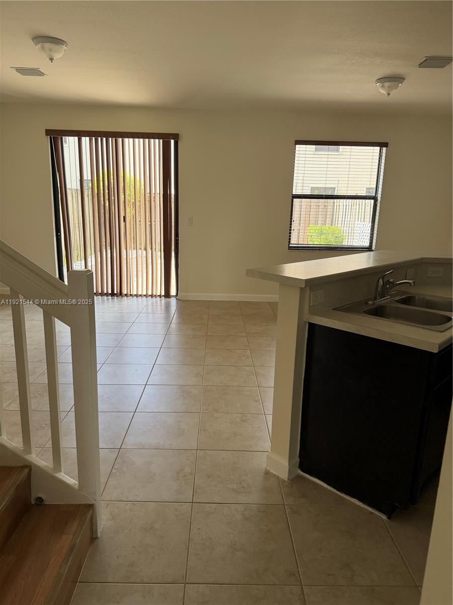 VENETIAN PARC WEST - Residential Lease