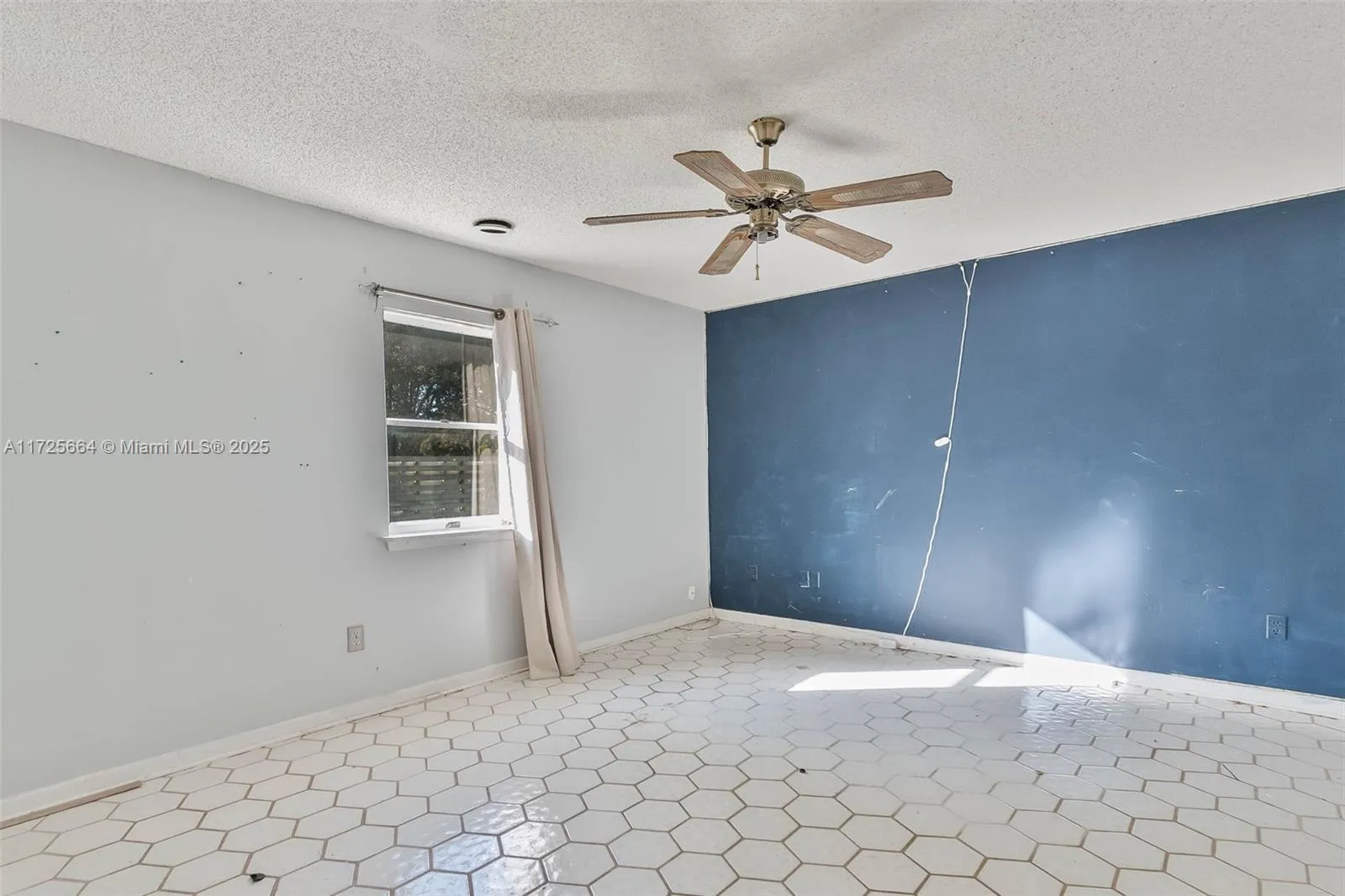 Miami, Florida 33196, United States, 3 Bedrooms Bedrooms, ,2 BathroomsBathrooms,Residential,Pending,18322