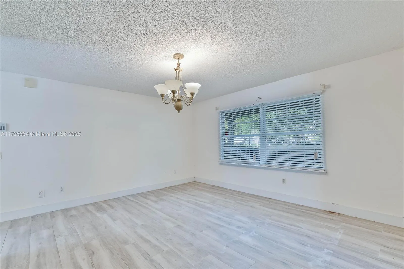 Miami, Florida 33196, United States, 3 Bedrooms Bedrooms, ,2 BathroomsBathrooms,Residential,Pending,18322