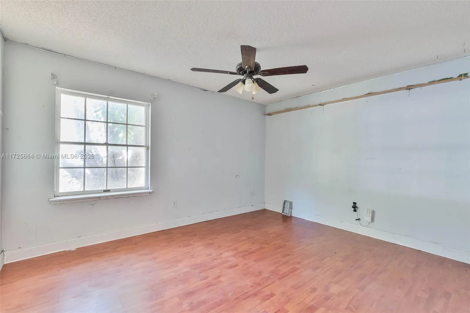 Miami, Florida 33196, United States, 3 Bedrooms Bedrooms, ,2 BathroomsBathrooms,Residential,Pending,18322