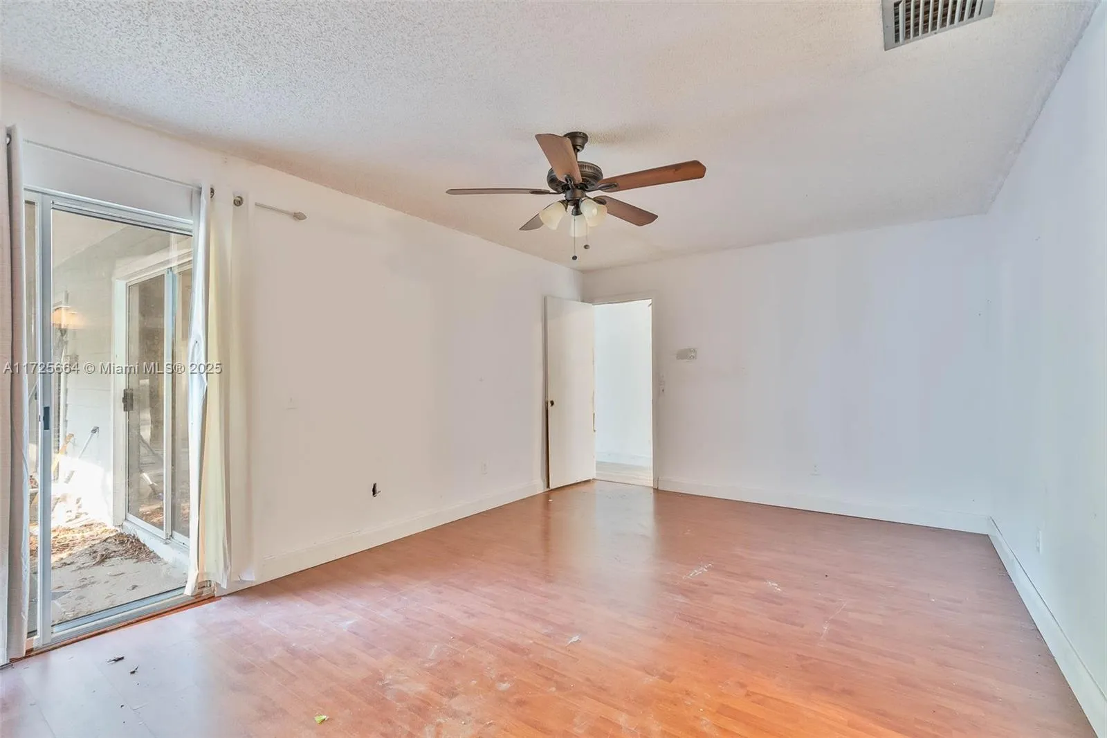 Miami, Florida 33196, United States, 3 Bedrooms Bedrooms, ,2 BathroomsBathrooms,Residential,Pending,18322