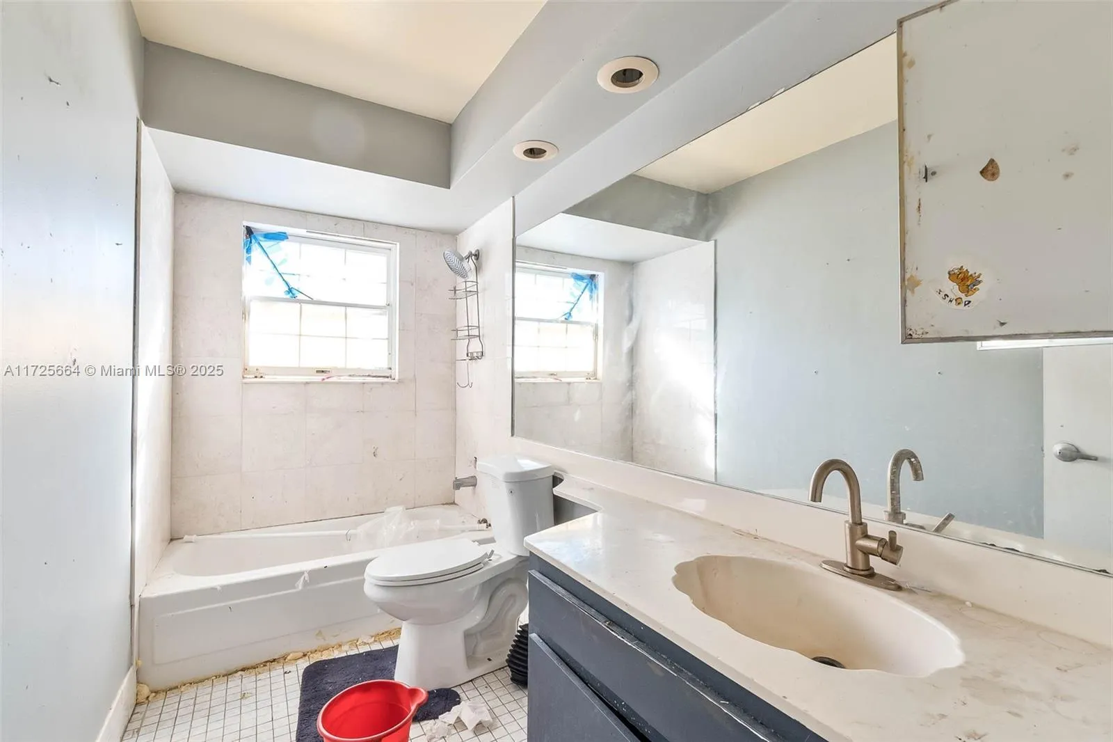 Miami, Florida 33196, United States, 3 Bedrooms Bedrooms, ,2 BathroomsBathrooms,Residential,Pending,18322