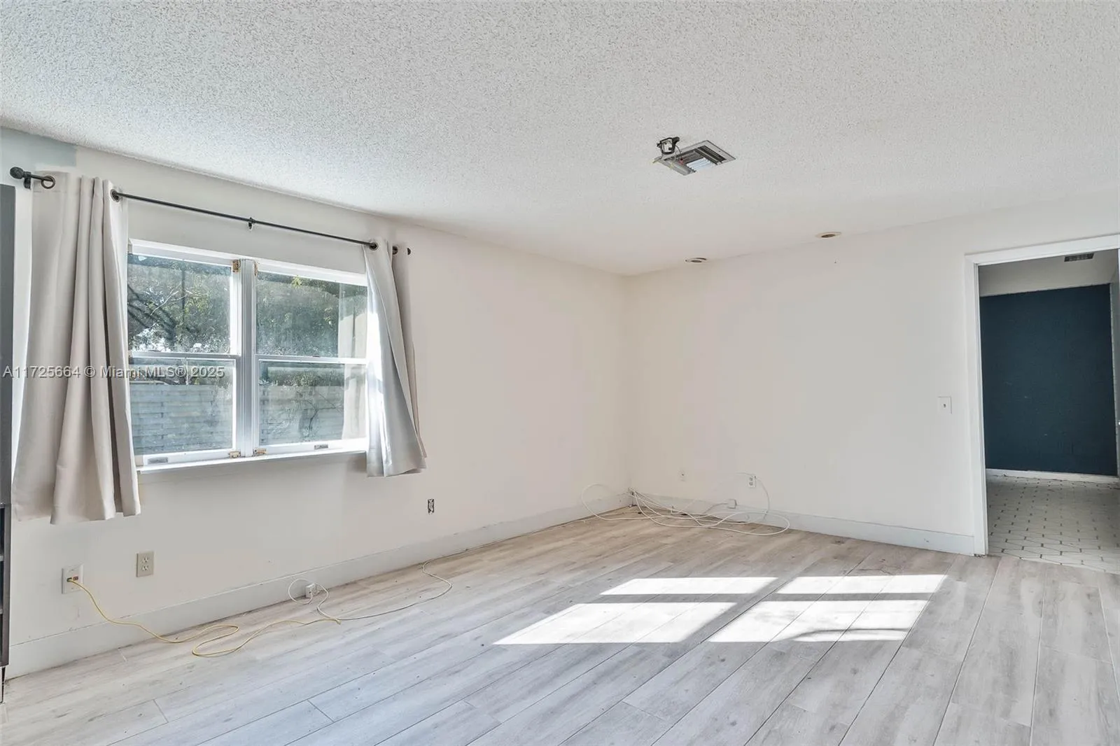 Miami, Florida 33196, United States, 3 Bedrooms Bedrooms, ,2 BathroomsBathrooms,Residential,Pending,18322