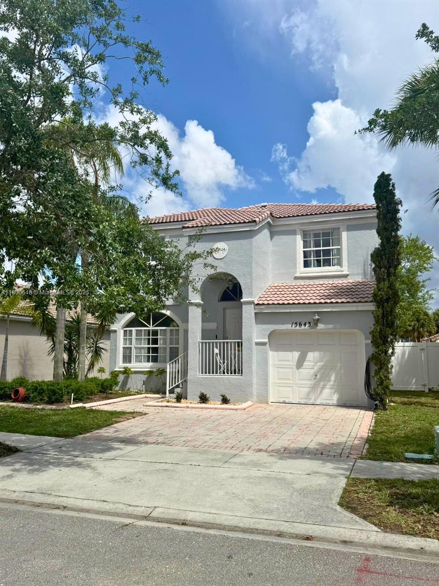 15643 Nw 12th Rd, Pembroke Pines, Miami-Dade County, Florida - 3 Bedrooms  
3 Bathrooms - 