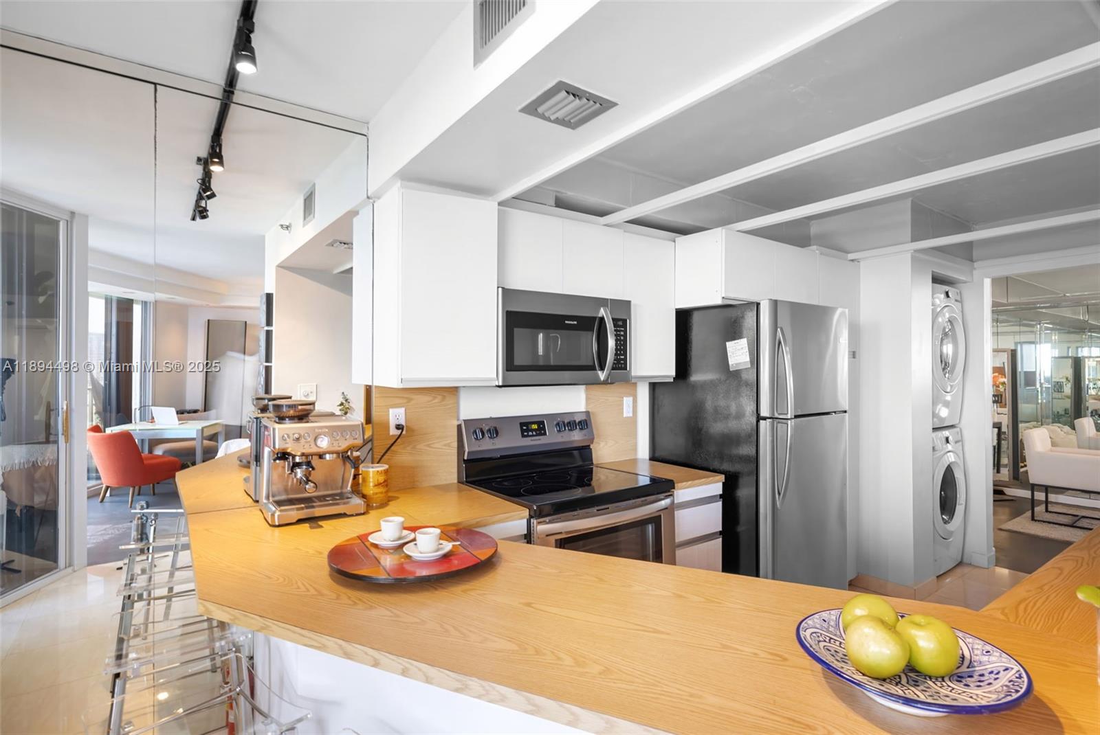 THE TOWERS OF QUAYSIDE CO - Residential