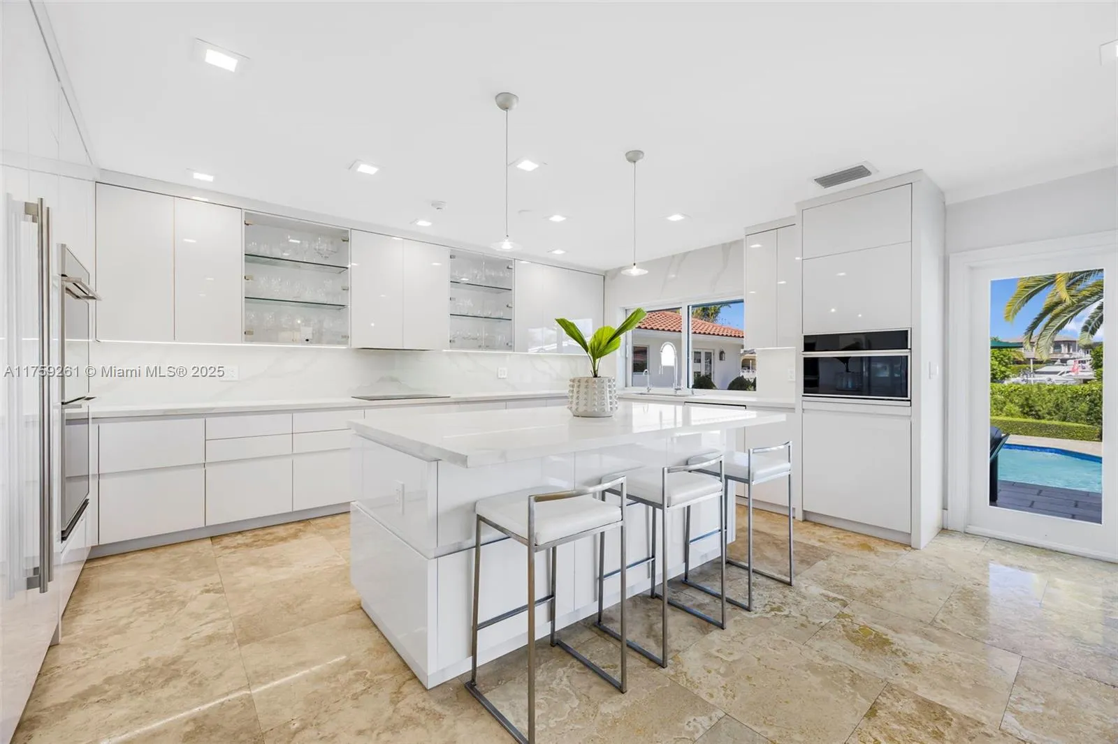 Coral Gables, Florida 33156, United States, 5 Bedrooms Bedrooms, ,4 BathroomsBathrooms,Residential,Active,85452