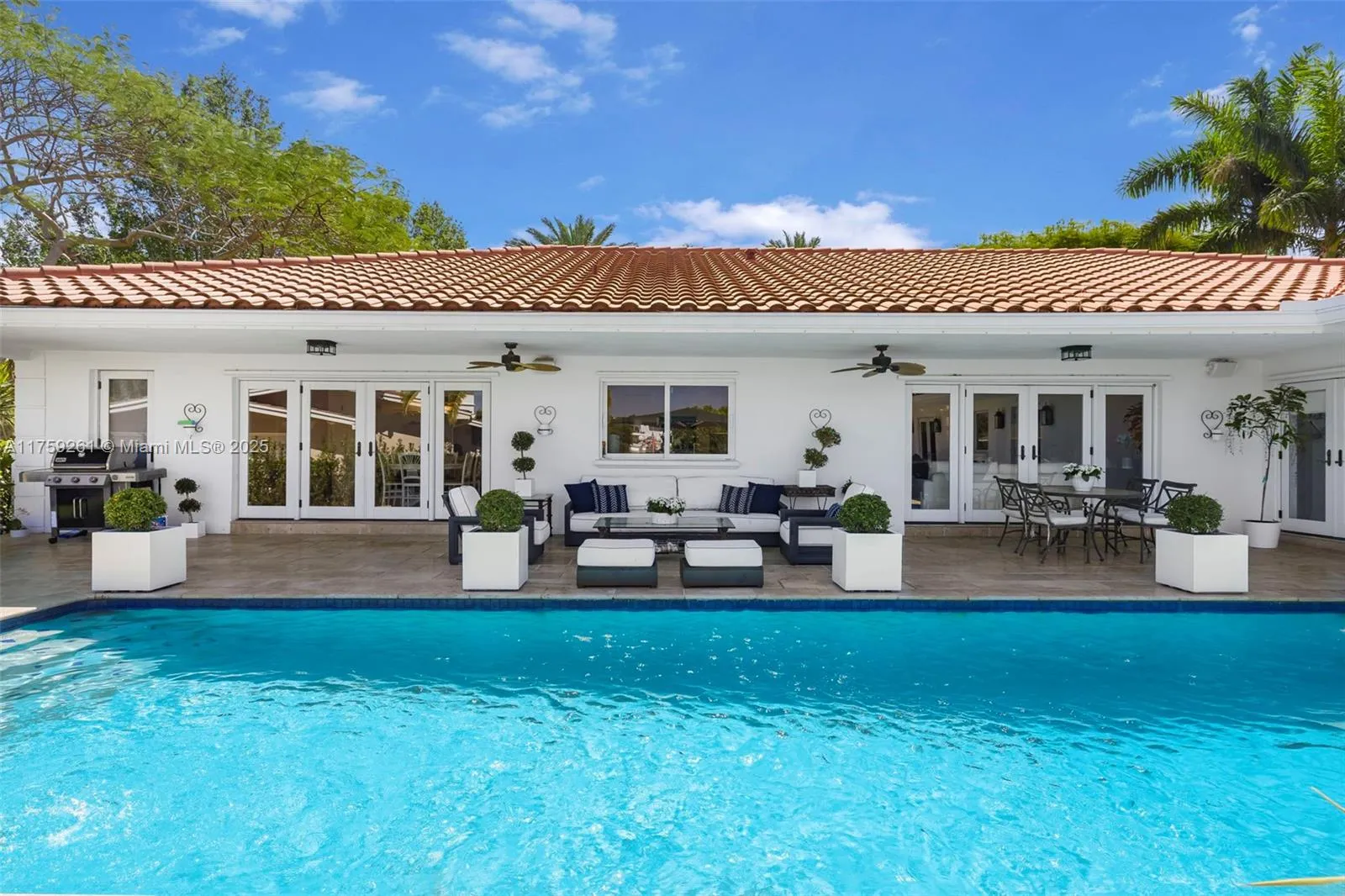 Coral Gables, Florida 33156, United States, 5 Bedrooms Bedrooms, ,4 BathroomsBathrooms,Residential,Active,85452