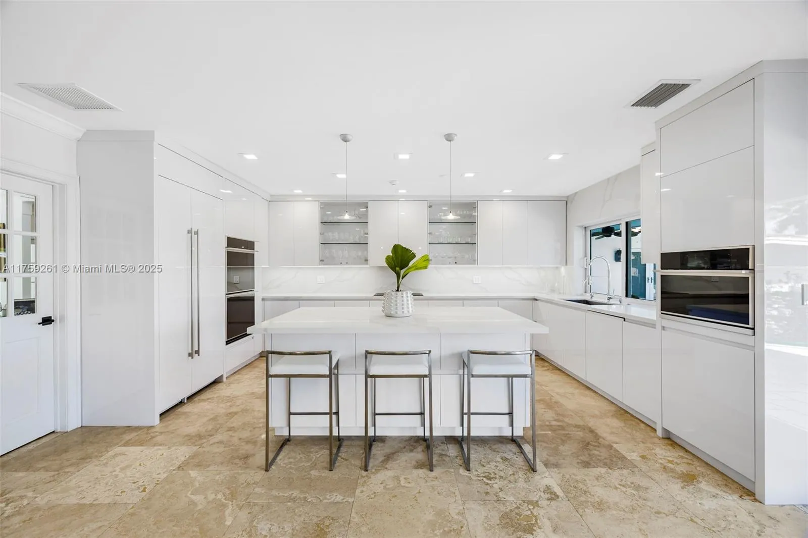 Coral Gables, Florida 33156, United States, 5 Bedrooms Bedrooms, ,4 BathroomsBathrooms,Residential,Active,85452