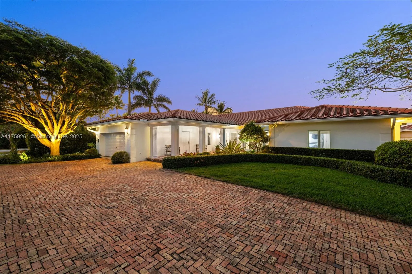 Coral Gables, Florida 33156, United States, 5 Bedrooms Bedrooms, ,4 BathroomsBathrooms,Residential,Active,85452