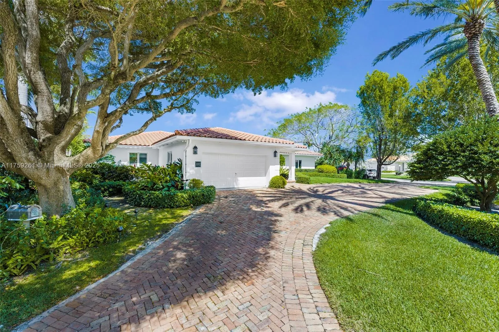Coral Gables, Florida 33156, United States, 5 Bedrooms Bedrooms, ,4 BathroomsBathrooms,Residential,Active,85452