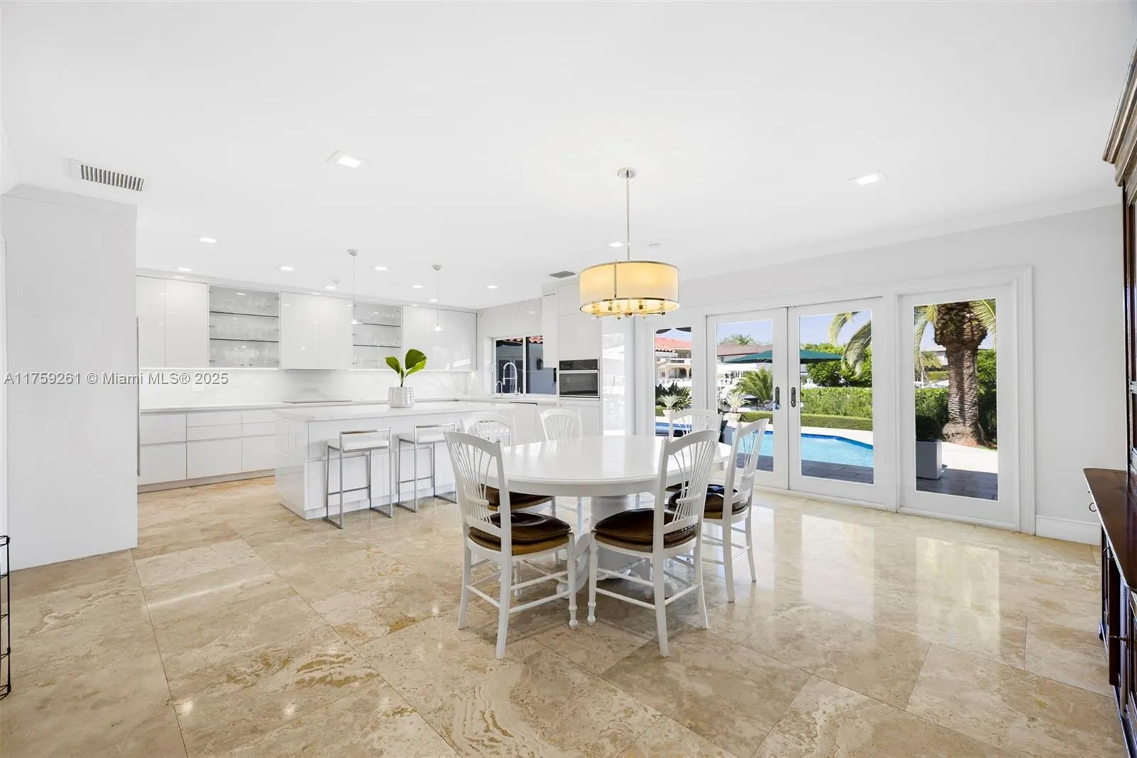 Coral Gables, Florida 33156, United States, 5 Bedrooms Bedrooms, ,4 BathroomsBathrooms,Residential,Active,85452