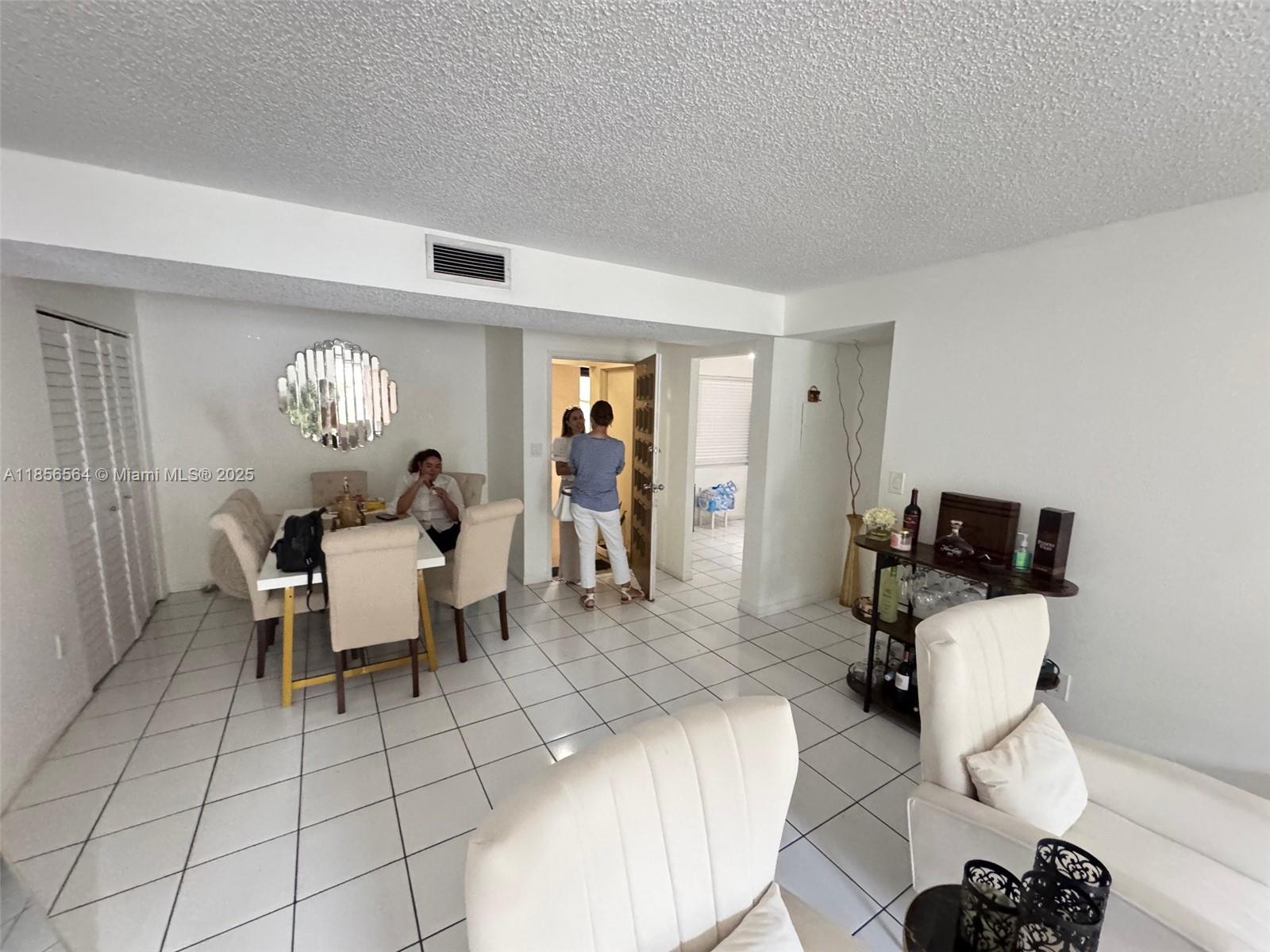 KINGS CREEK SO CONDO - Residential