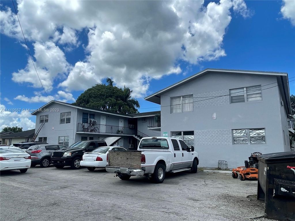 Photo of 332 SW 3rd St #11, Belle Glade, FL 33430 (MLS # A11410557)