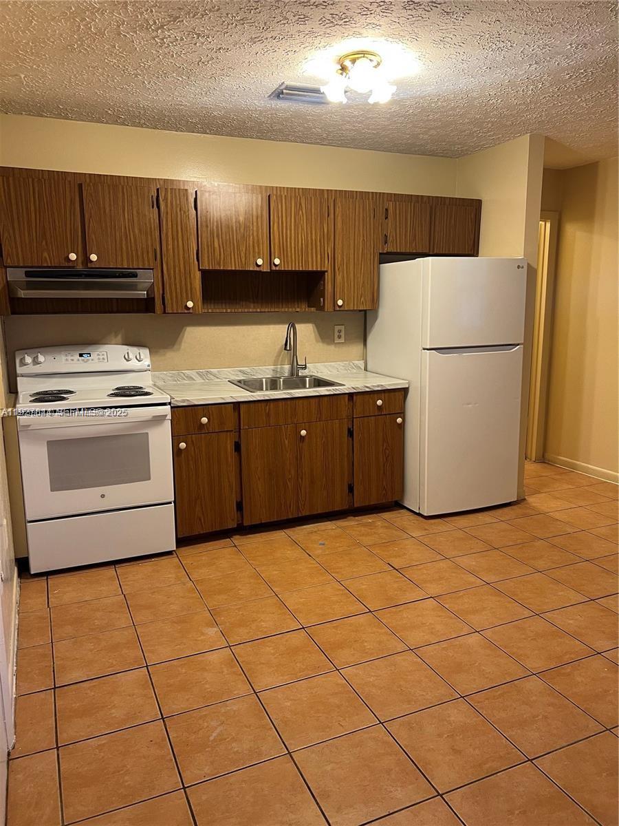 BISCAYNE SHORES UNIT 4 - Residential