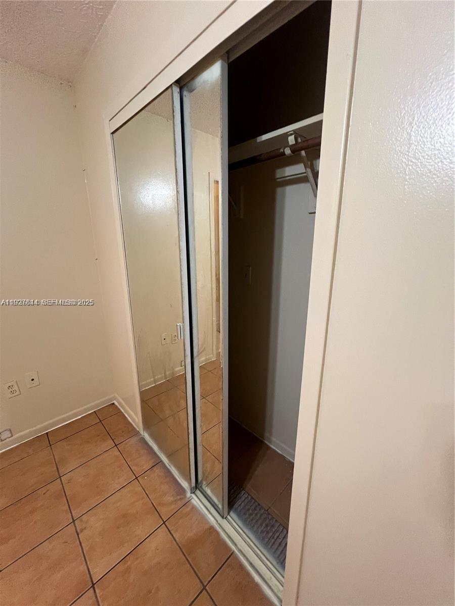 BISCAYNE SHORES UNIT 4 - Residential