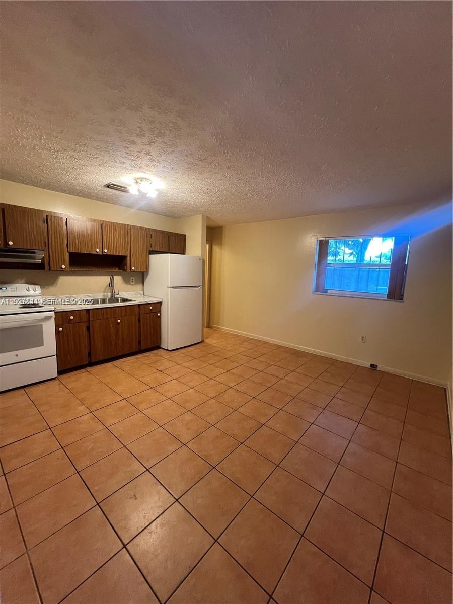 BISCAYNE SHORES UNIT 4 - Residential