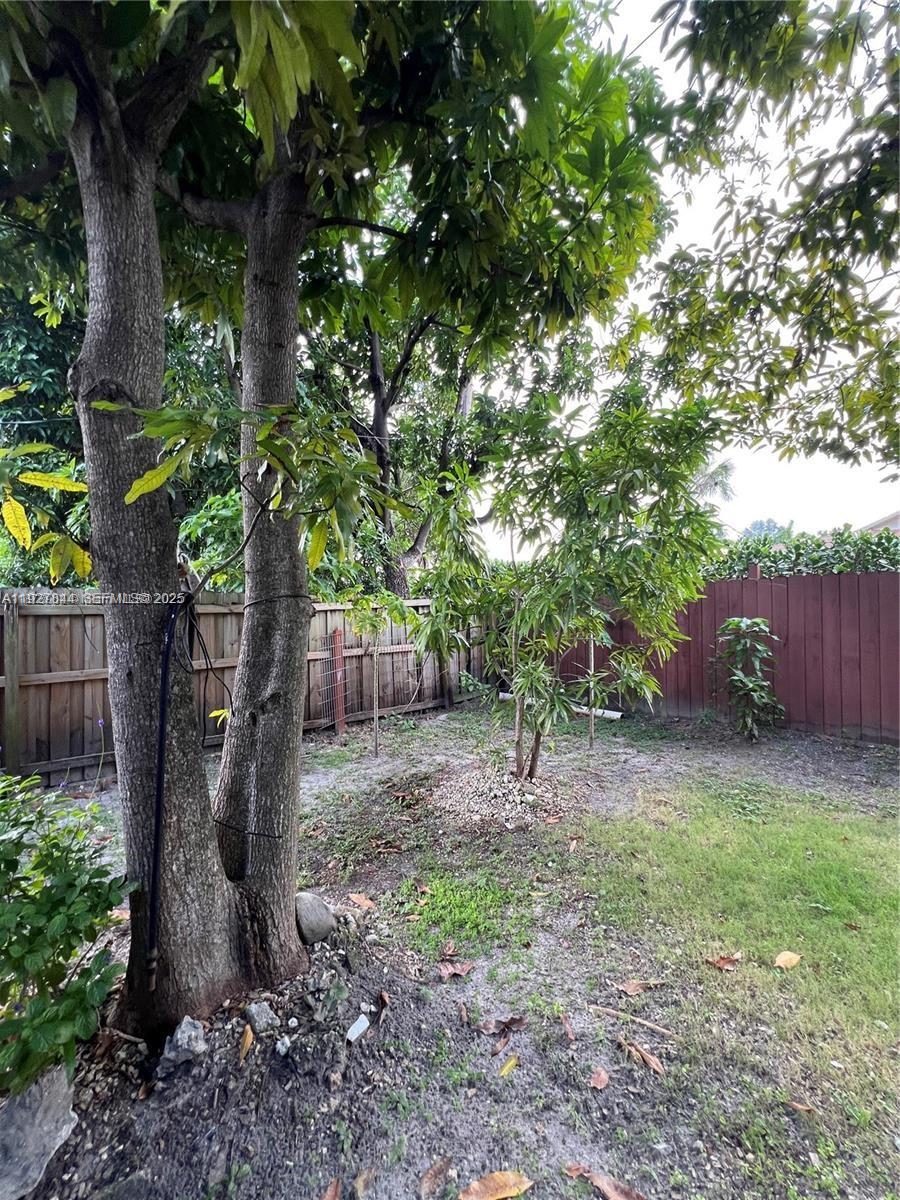 BISCAYNE SHORES UNIT 4 - Residential