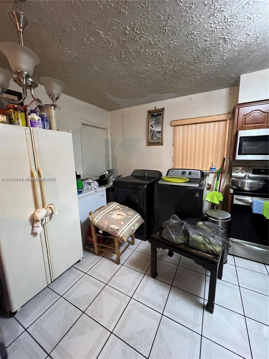 BISCAYNE SHORES UNIT 4 - Residential