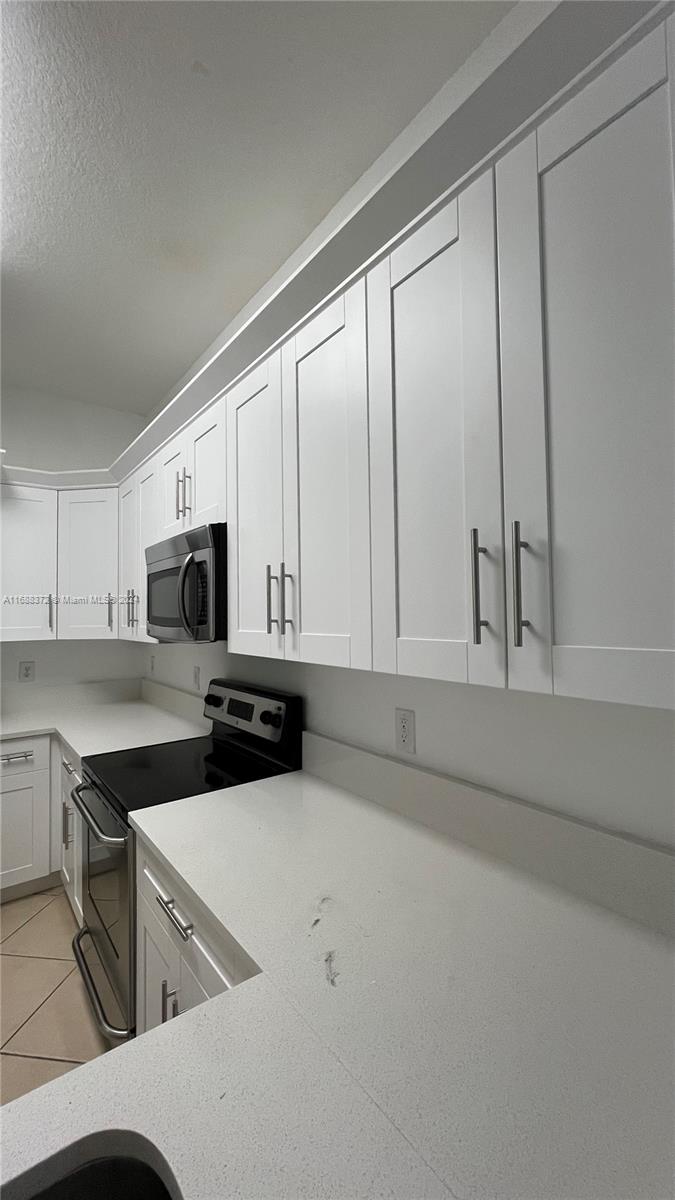 3600 Oaks Clubhouse Dr 306