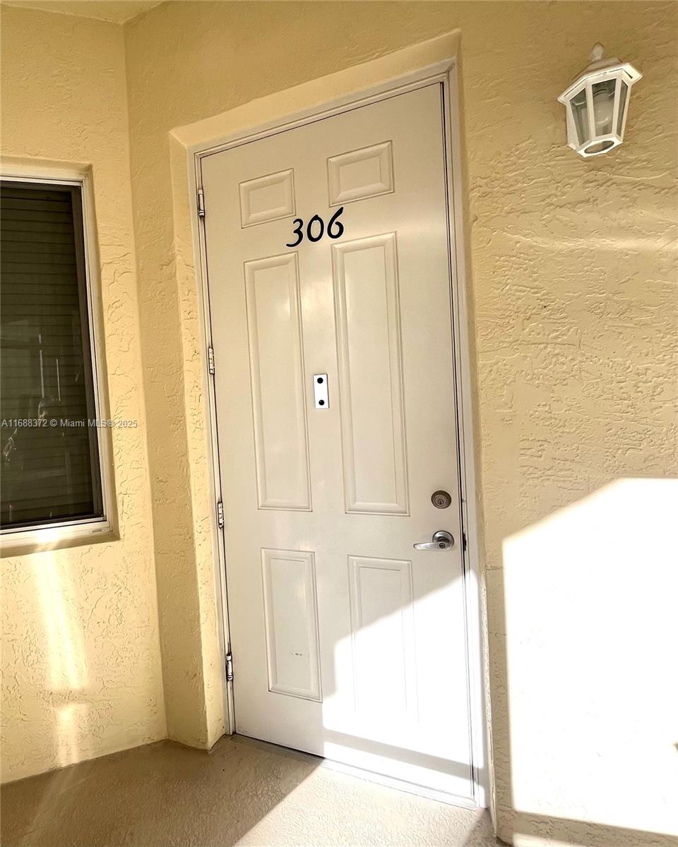 3600 Oaks Clubhouse Dr 306, Pompano Beach, Broward County, Florida - 3 Bedrooms  
2 Bathrooms - 