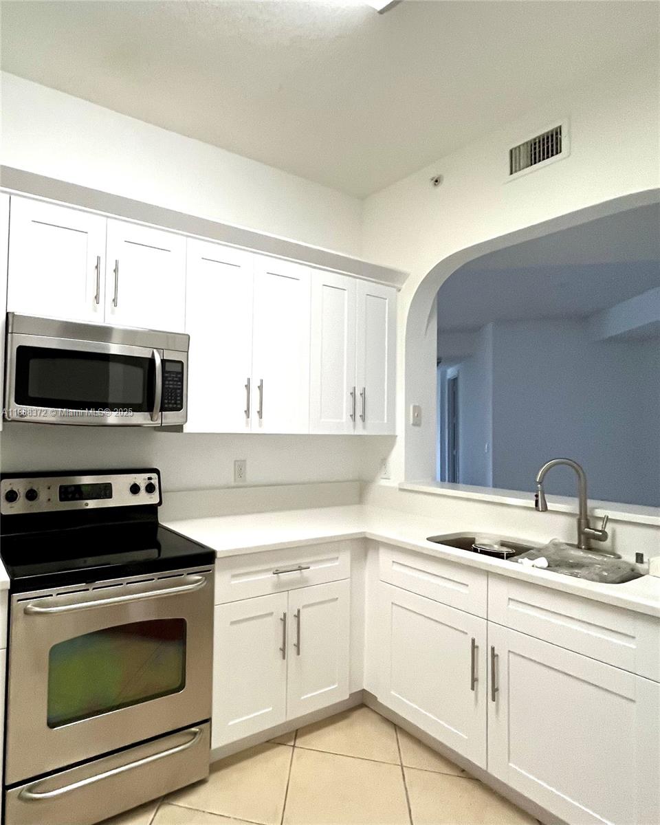 3600 Oaks Clubhouse Dr 306