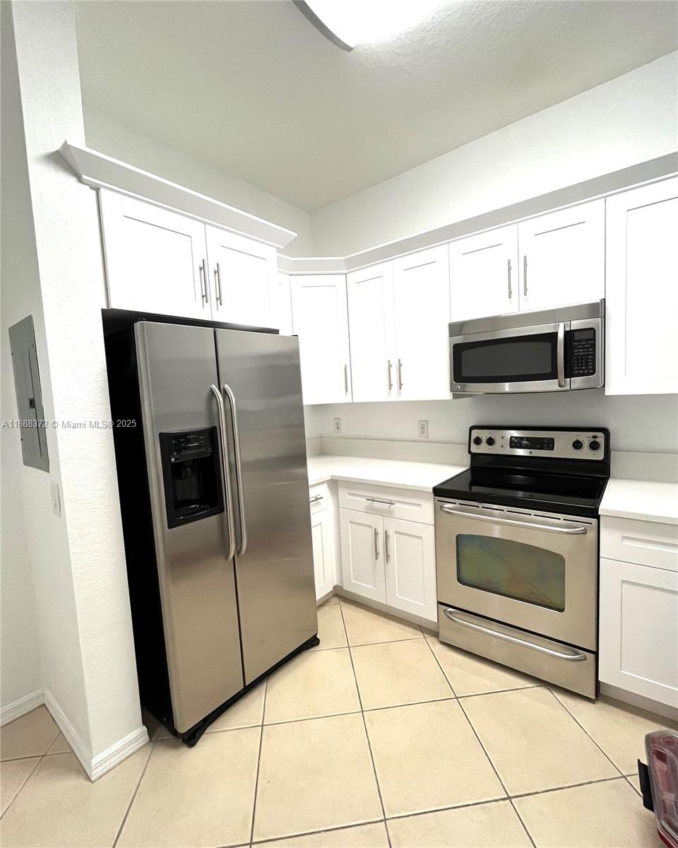 3600 Oaks Clubhouse Dr 306