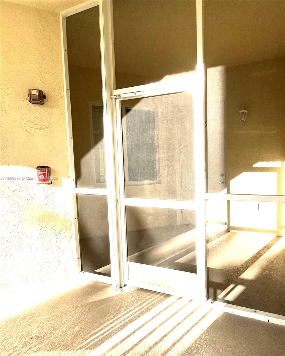3600 Oaks Clubhouse Dr 306