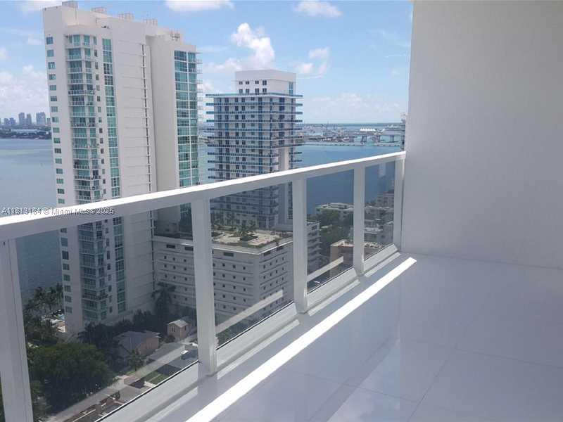 600 NE 27 ST 2304