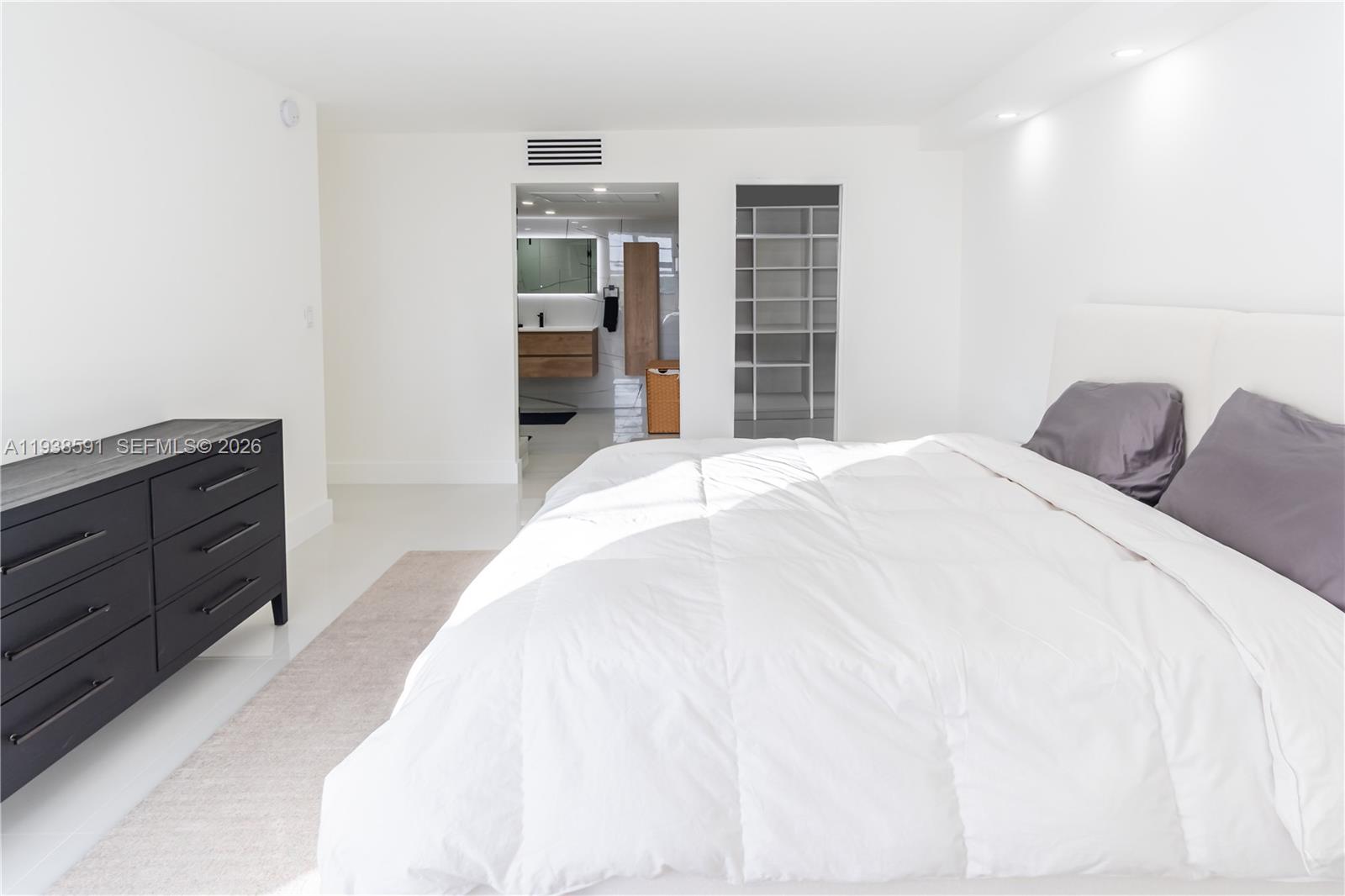 ARLEN BEACH CONDO - Residential