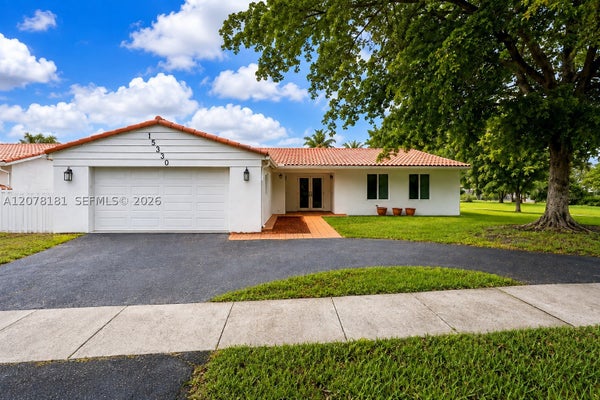 15330 DURNFORD DR, MIAMI LAKES, FL 33014 - Image e71cd2ab287734f7cfd5c8b15e9e28f0/3125212563