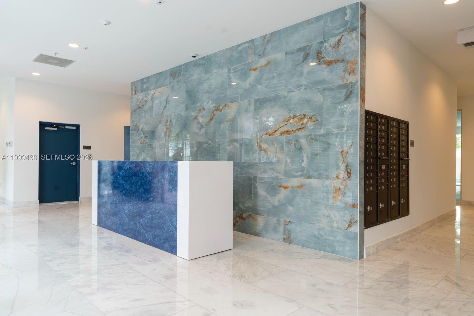 HOLLYWOOD ACADEMIC - Residential