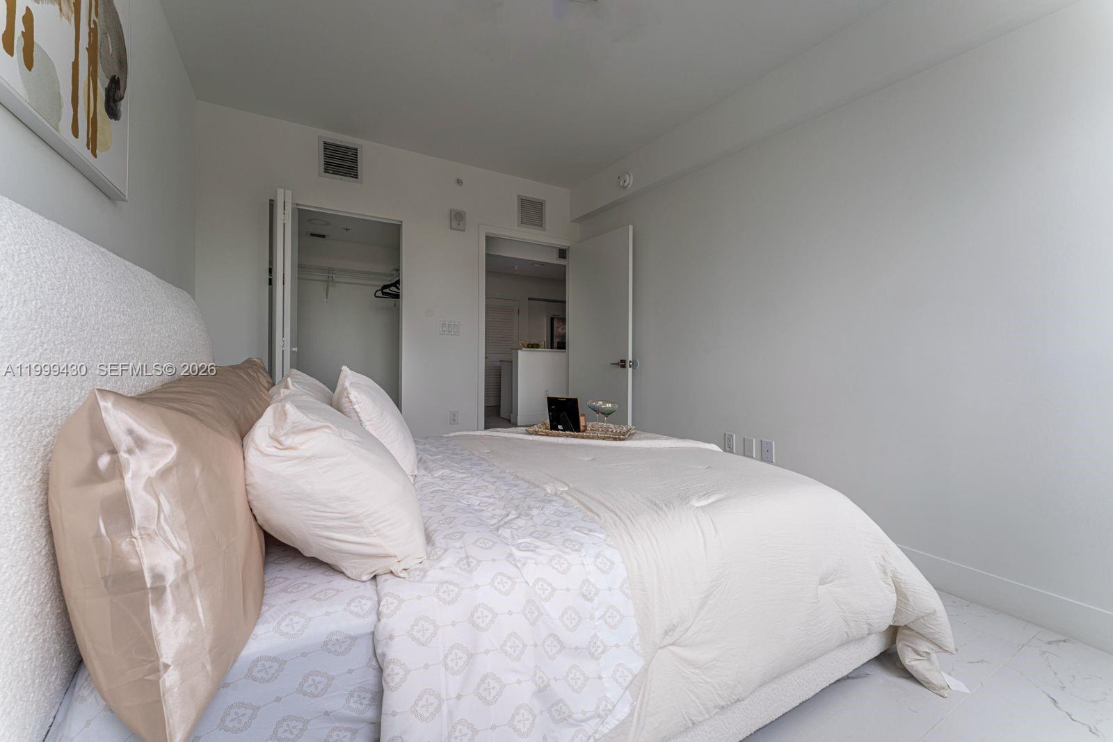 HOLLYWOOD ACADEMIC - Residential