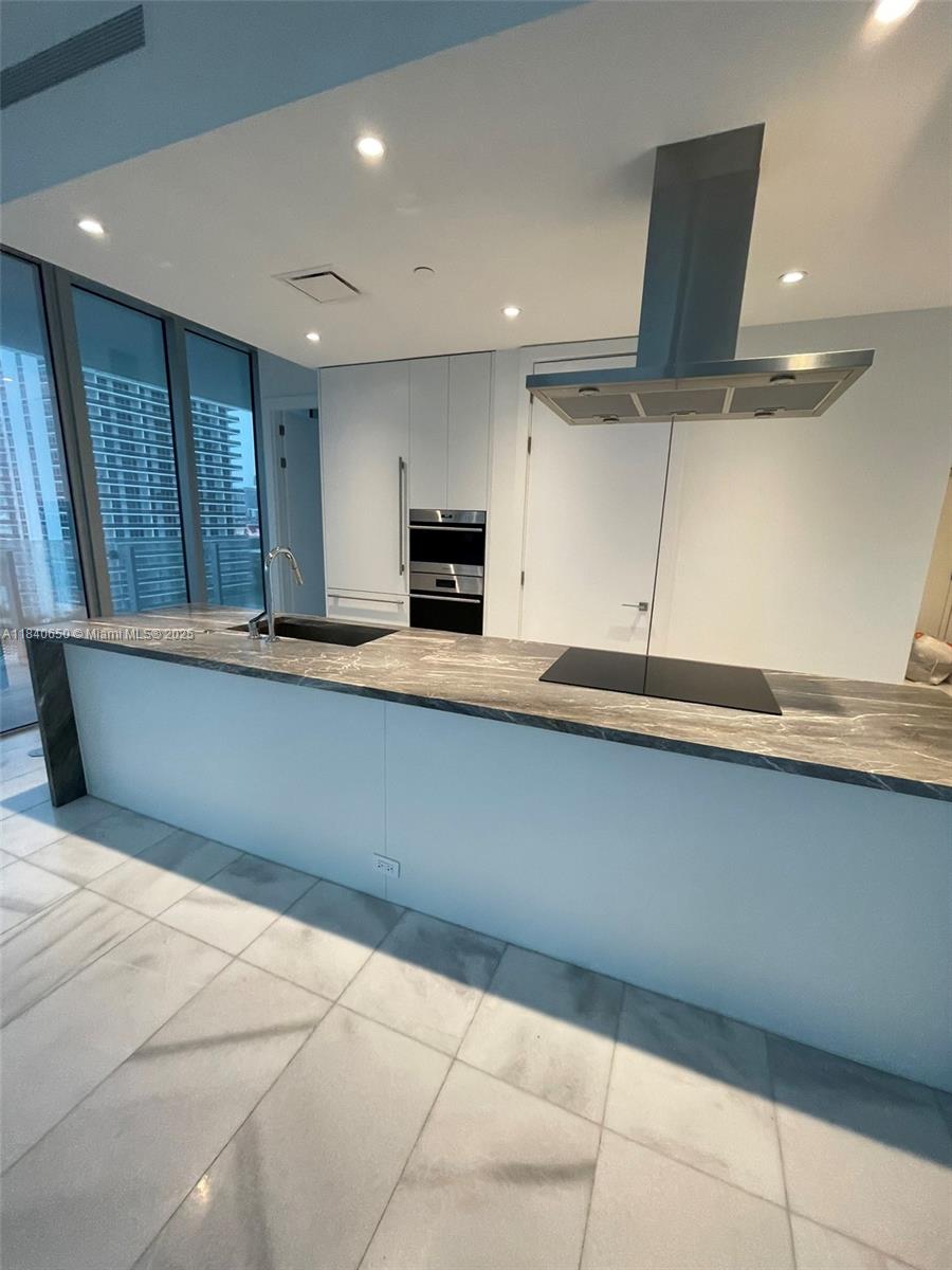 700 NE 26th Ter 1205