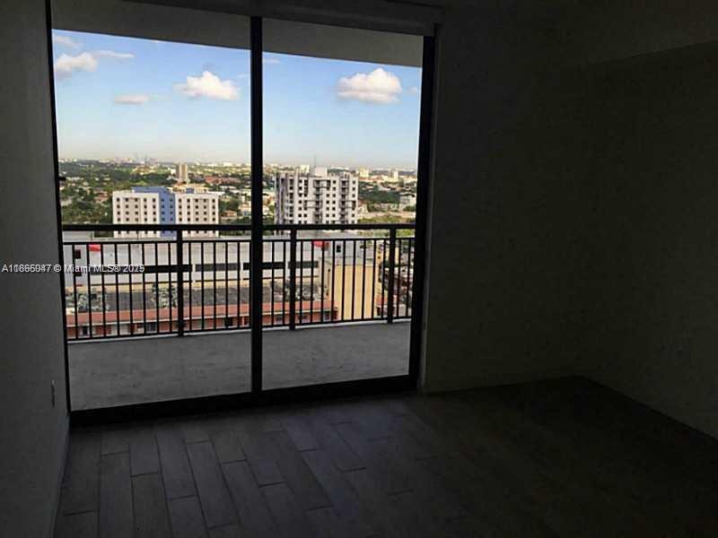 999 SW 1st Ave 1809