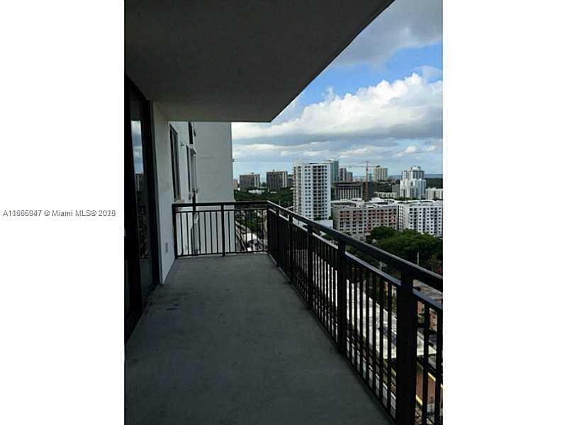 999 SW 1st Ave 1809