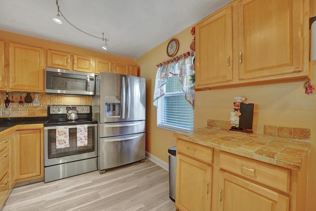Meadowbrook Lakes View - Residential