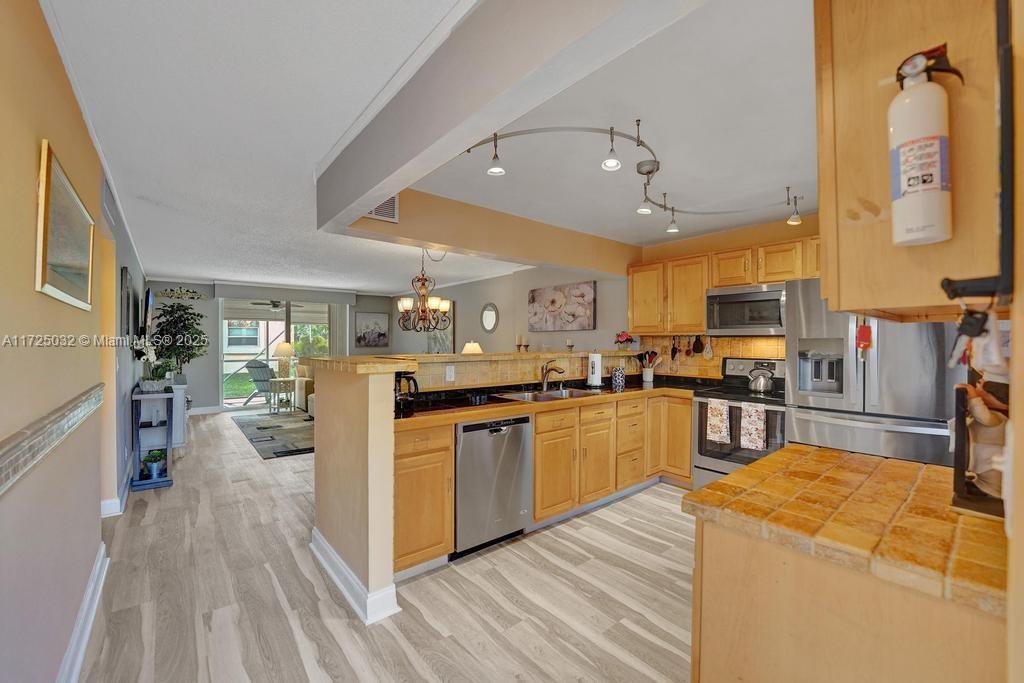 Meadowbrook Lakes View - Residential