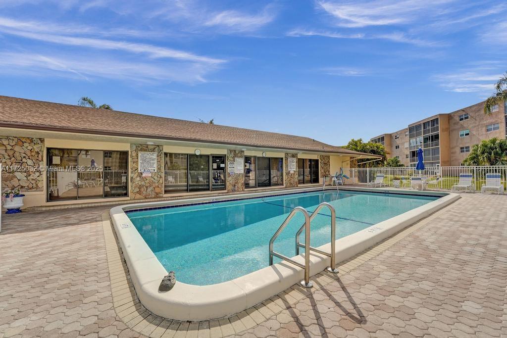 Meadowbrook Lakes View - Residential