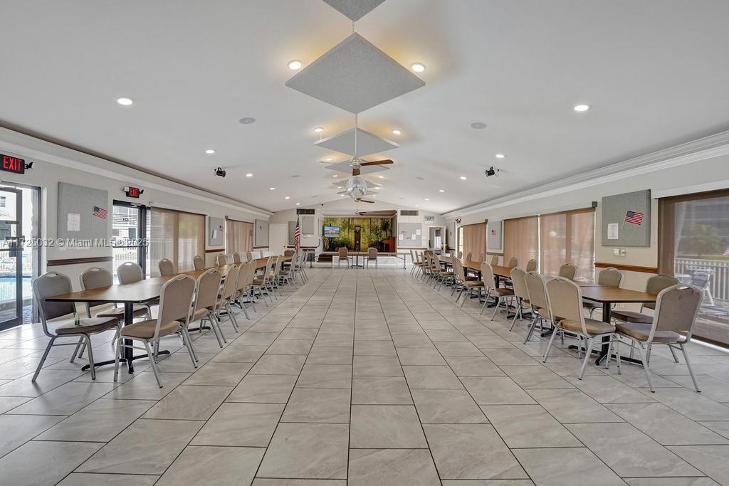 Meadowbrook Lakes View - Residential