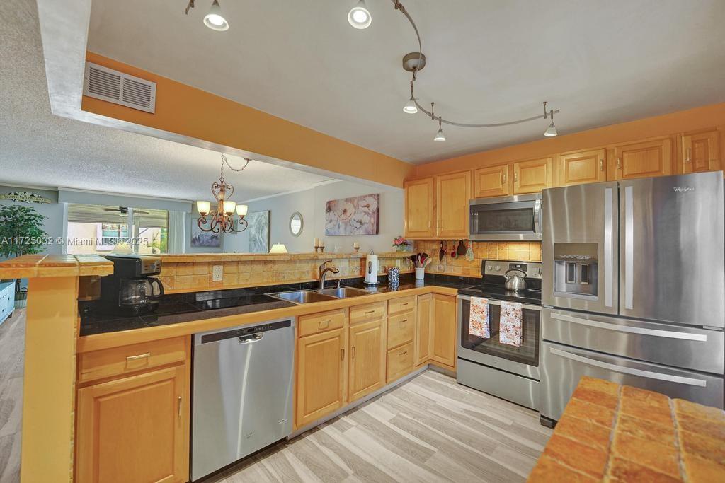 Meadowbrook Lakes View - Residential