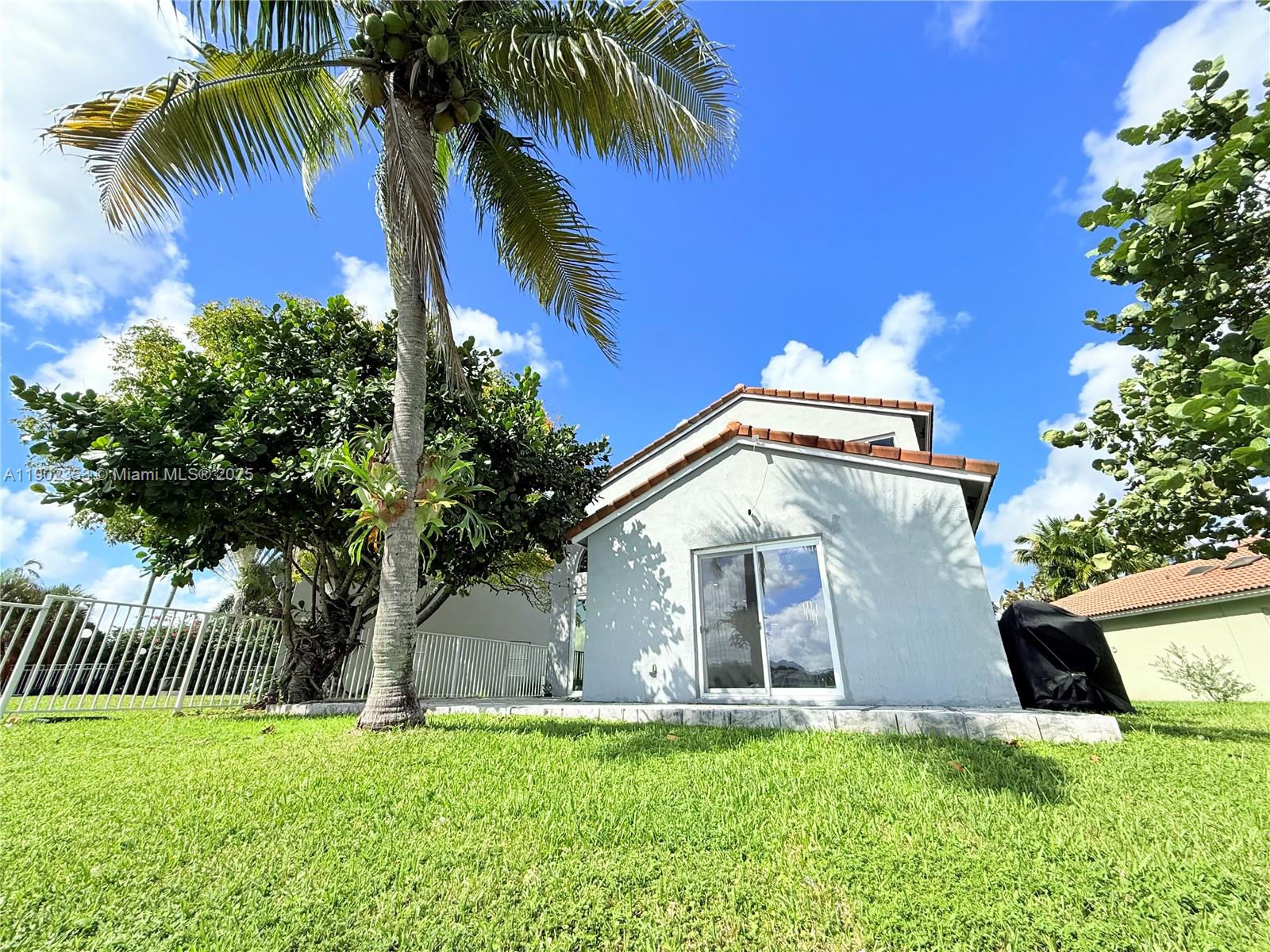 PEMBROKE POINTE PARCEL - Residential Lease