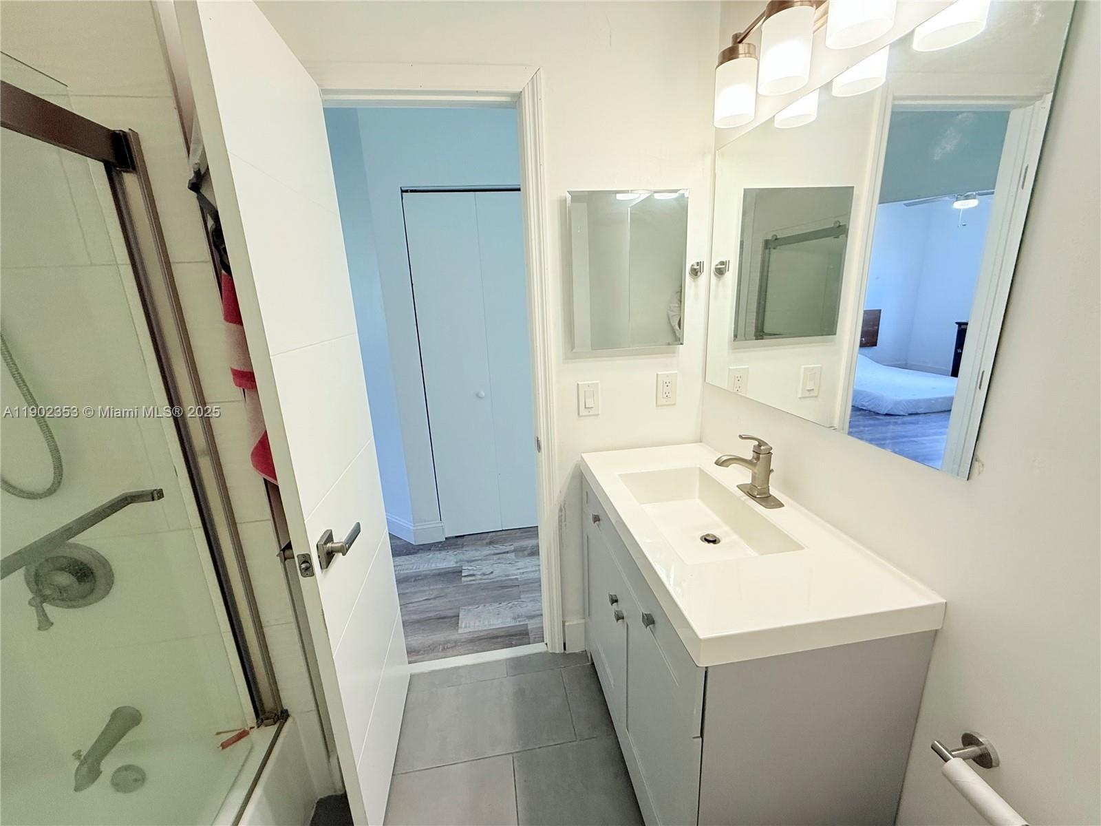 PEMBROKE POINTE PARCEL - Residential Lease