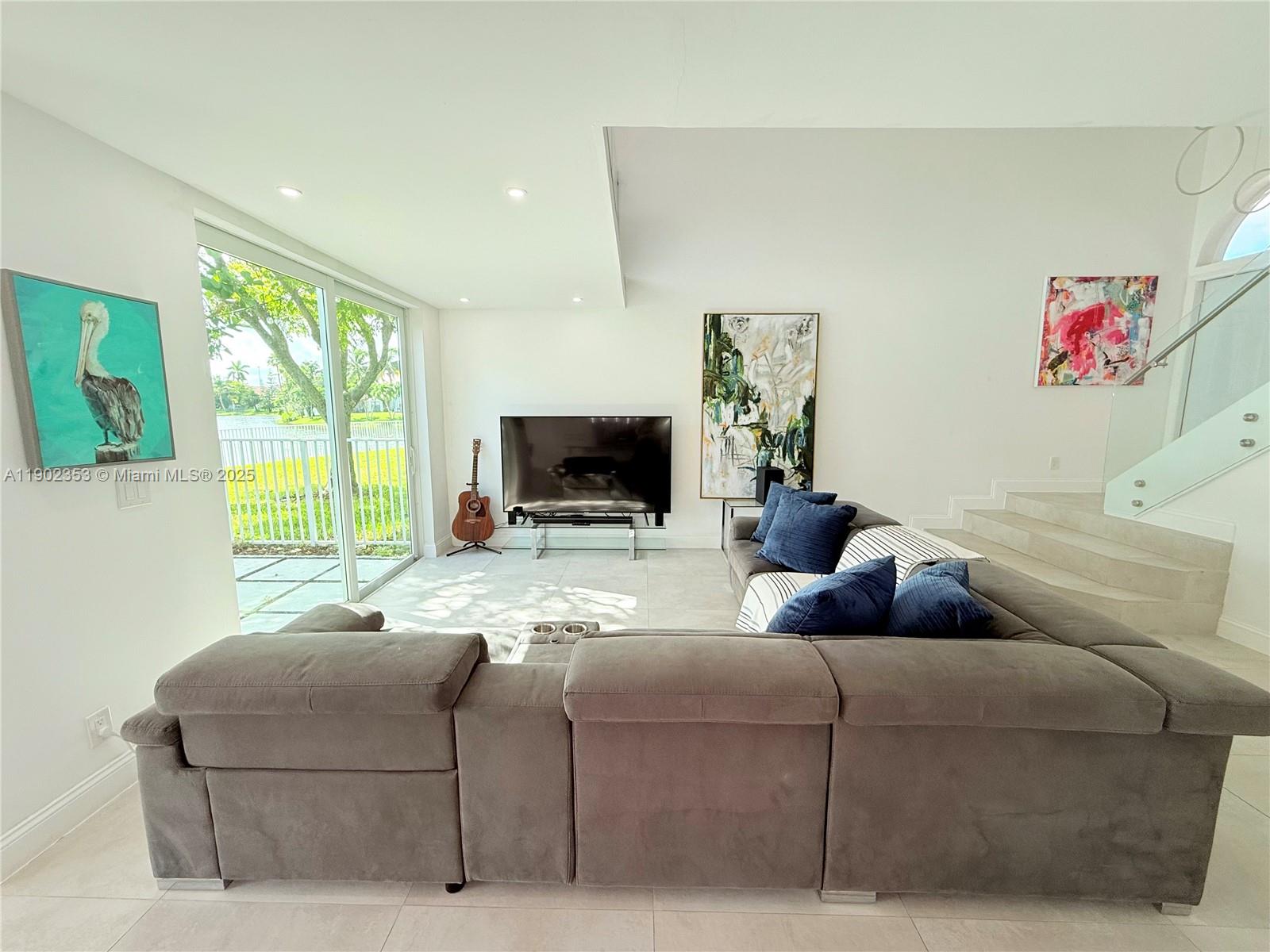 PEMBROKE POINTE PARCEL - Residential Lease